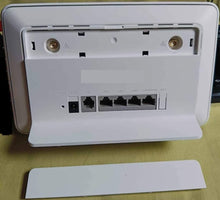 Charger l'image dans la galerie, Huawei H151-370 5G CPE 5 SE WiFi 6 2 connecteurs SMA pour antenne externe